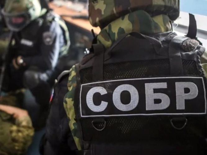 В Мурманской области офицеры СОБР "Росомаха" оказали силовую поддержку в задержании подозреваемого в угрозе убийством