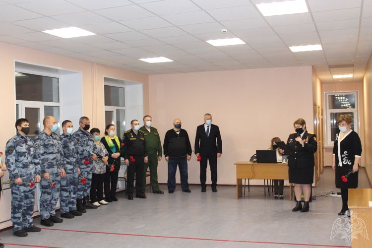 В североморской школе состоялась церемония открытия памятных мемориальных досок росгвардейцам, погибшим при исполнении служебного долга