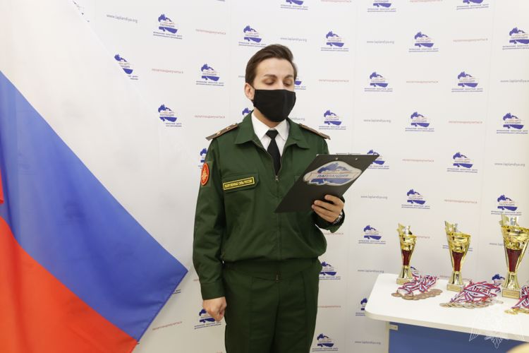 На конкурсе «Юнармия Мурмана - 2020» росгвардейцы рассказали об истории возникновения памятной даты «День Неизвестного солдата»