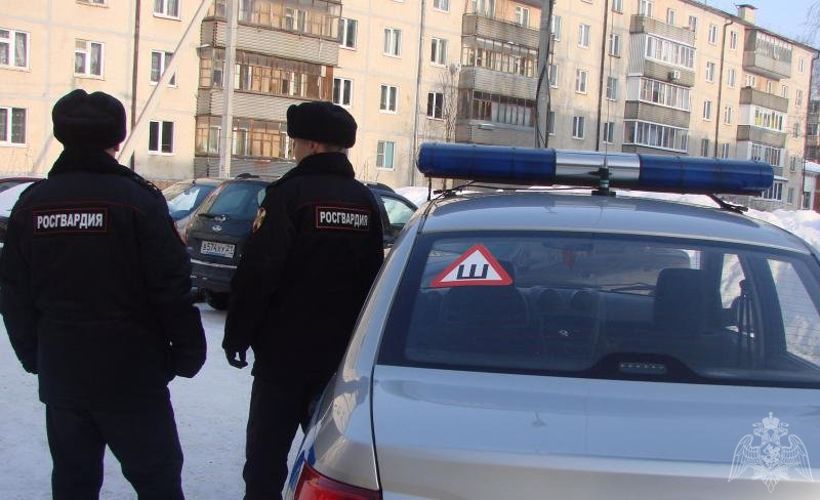 В мурманском гипермаркете сотрудники Росгвардии задержали молодого человека за хищение