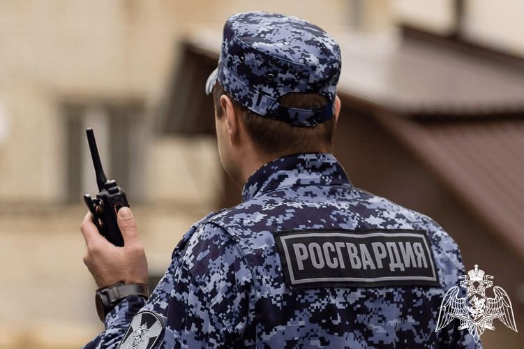 Росгвардейцы в мурманском отделе по вопросам миграции задержали мужчину, находящегося в федеральном розыске