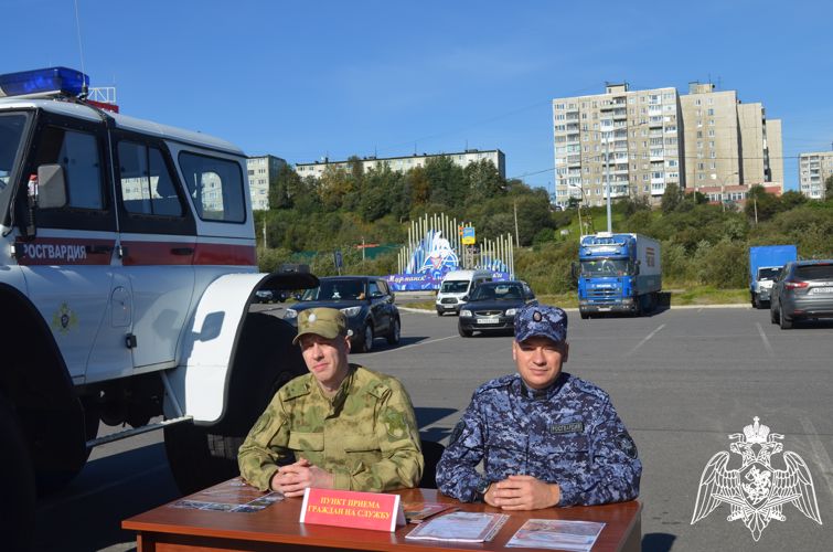 В Мурманске сотрудники и военнослужащие Росгвардии проводят выездные мероприятия по отбору кандидатов на службу в войска национальной гвардии Российской Федерации