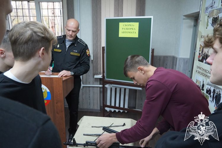 В Мурманске военнослужащие морского отряда Северо-Западного округа Росгвардии провели оборонно-спортивную игру «Тактика»