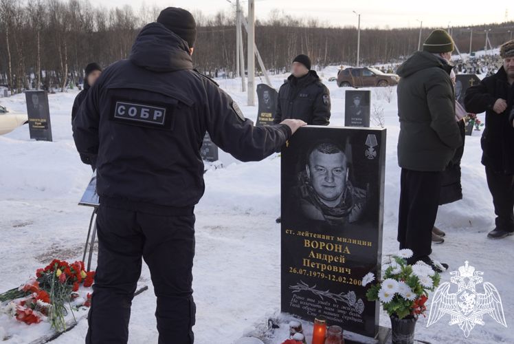 В Мурманске росгвардейцы почтили память бойцов СОБР «Росомаха» Росгвардии, погибших при исполнении служебного долга