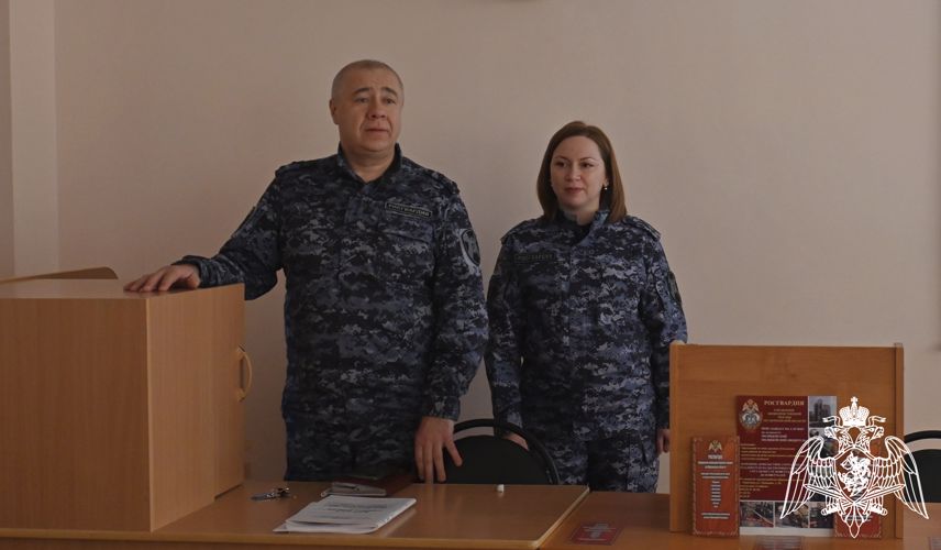 Сотрудники Росгвардии провели круглый стол с мурманскими студентами