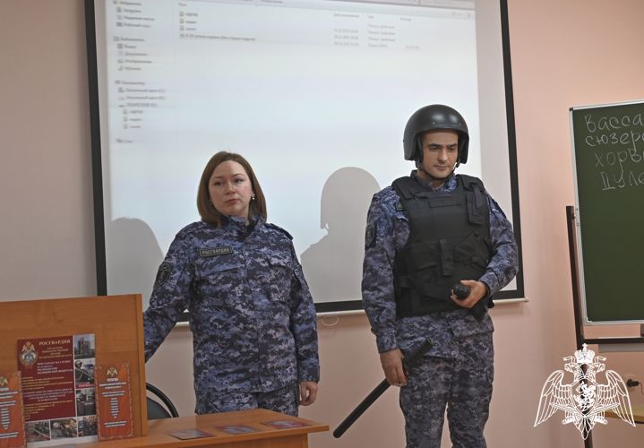 Сотрудники Росгвардии провели круглый стол с мурманскими студентами