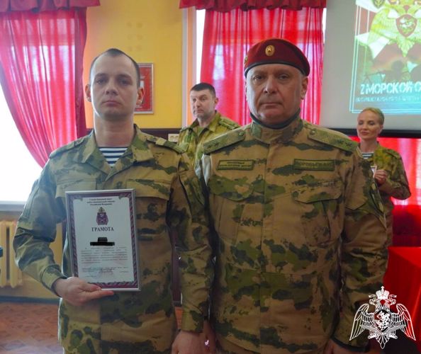 Командующий СЗО Росгвардии поздравил с профессиональным праздником военнослужащих морского отряда в Мурманской области