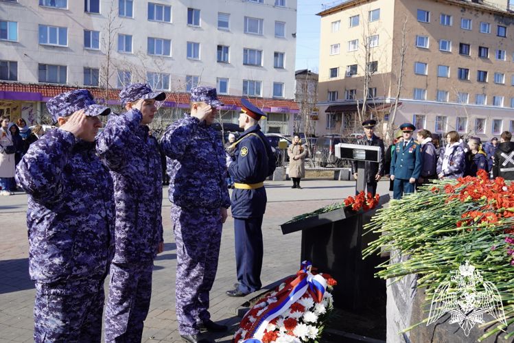 В Мурманске сотрудники и военнослужащие Росгвардии принимают участие в мероприятиях, посвященных Дню Победы