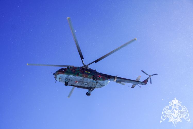 В свой день рождения летчики авиационного отряда специального назначения Северо-Западного округа Росгвардии отработали сложный пилотаж в горах Хибин