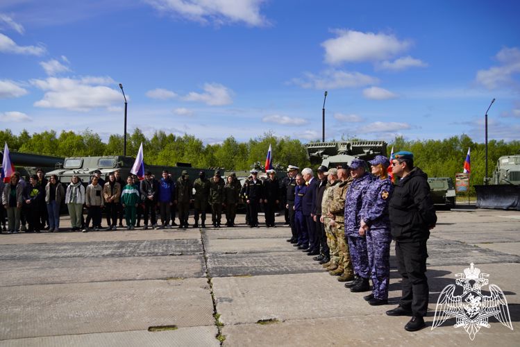 Сотрудники Росгвардии приняли участие в проведении военно-спортивных полевых состязаниях «Патриот», посвященных Дню России