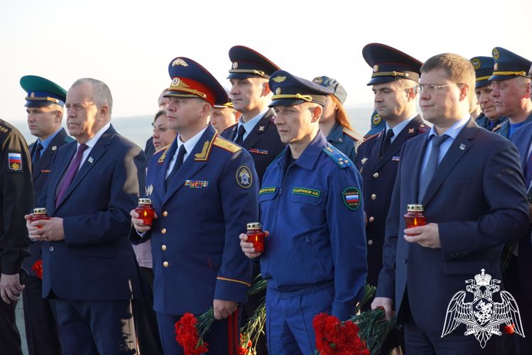 Врио начальника Управления Росгвардии по Мурманской области принял участие в акции «Свеча памяти»