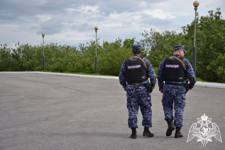 Сотрудники Росгвардии задержали мужчину, отказавшегося оплачивать счет в баре