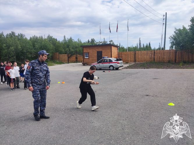 В рамках акции «Каникулы с Росгвардией» росгвардейцы провели спортивную эстафету для школьников