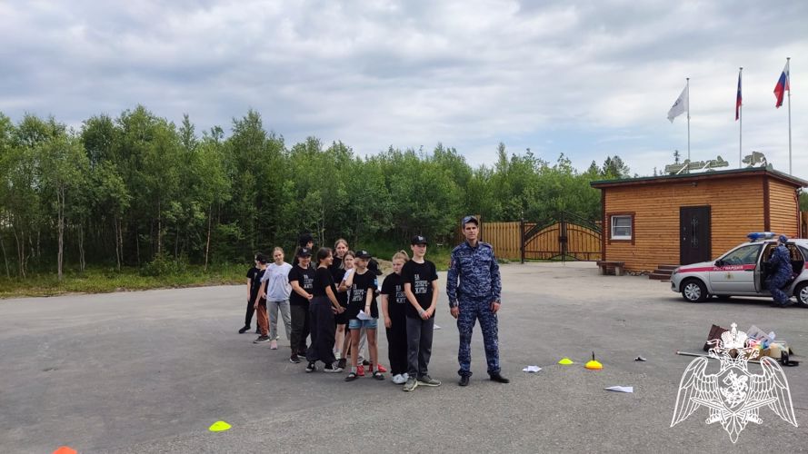 В рамках акции «Каникулы с Росгвардией» росгвардейцы провели спортивную эстафету для школьников