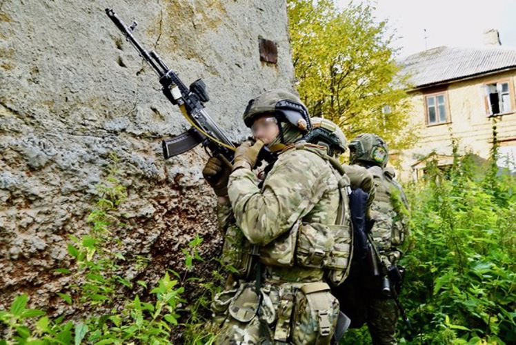 В Мурманске сотрудники спецподразделений Росгвардии завершили комплекс практических тренировок в полевых условиях