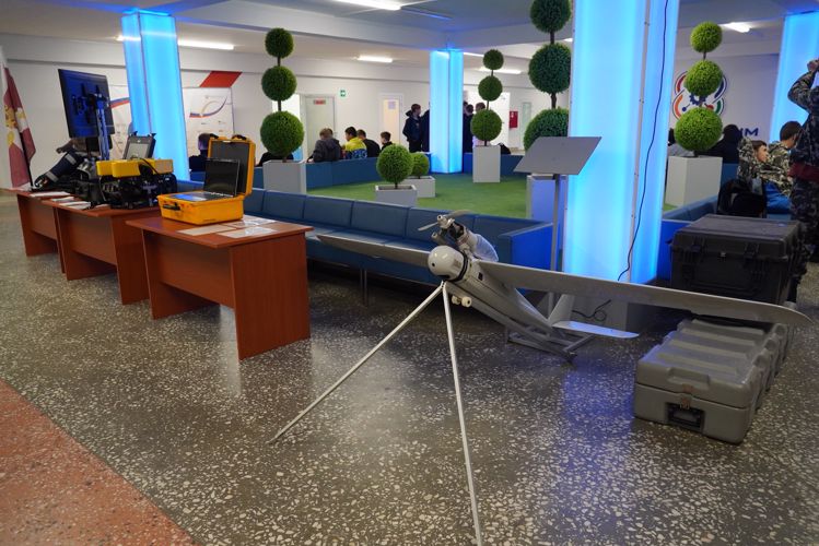 В Мурманске росгвардейцы организовали тематическую выставку для участников проекта «Защитник Севера» 
