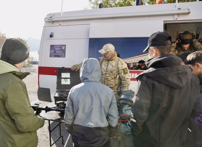 В Мурманске росгвардейцы организовали тематическую выставку для участников проекта «Защитник Севера» 
