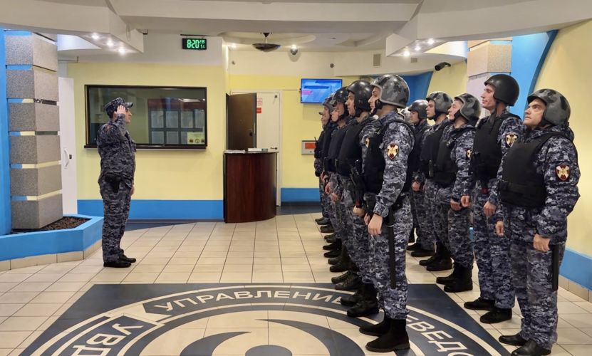 В преддверии Дня солидарности в борьбе с терроризмом росгвардейцы принимают участие в обеспечении безопасности образовательных организаций области