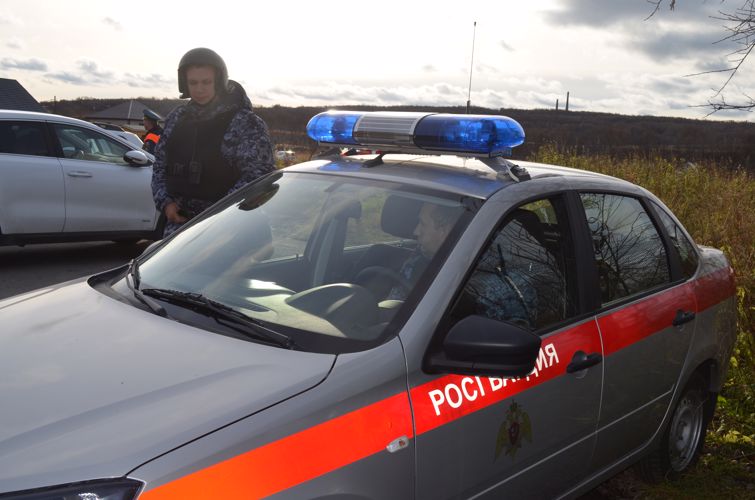 В Мурманске сотрудники вневедомственной охраны Росгвардии задержали водителя, не имеющего права управления транспортным средством