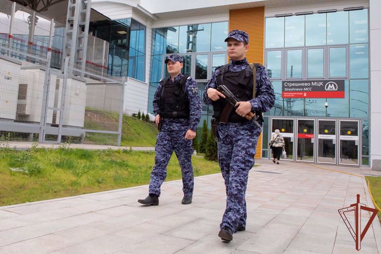 Генерал армии Виктор Золотов поздравил личный состав и ветеранов с днем создания вневедомственной охраны