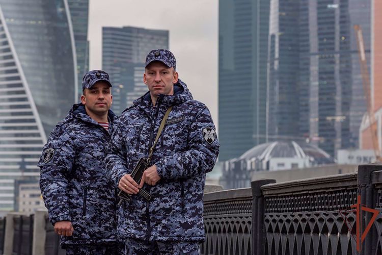 Генерал армии Виктор Золотов поздравил личный состав и ветеранов с днем создания вневедомственной охраны