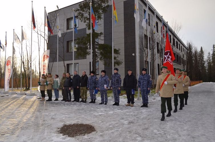 Сотрудники и военнослужащие Росгвардии приняли участие в Кубке юнармейской доблести «На севере – жить»