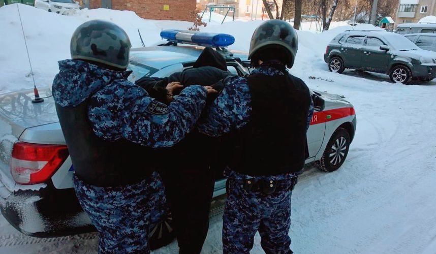 В мурманском гипермаркете сотрудники Росгвардии задержали молодого человека, совершившего кражу