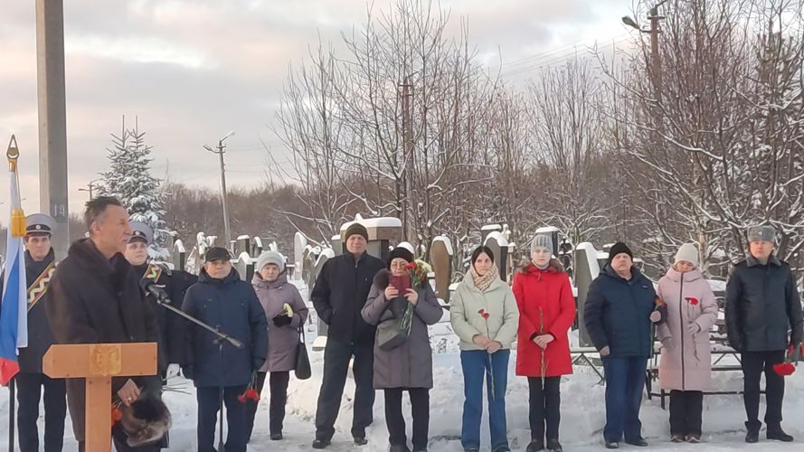 Росгвардейцы приняли участие в траурном митинге, посвященном памяти сотрудников, погибших при исполнении служебного долга