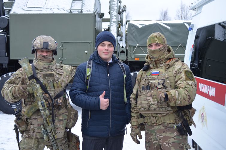 Сотрудники подразделений Управления Росгвардии по Мурманской области приняли участие в празднике, посвященном Дню призывника