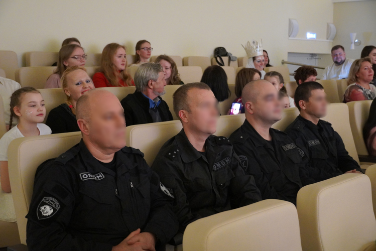 Бойцы ОМОН «Медведь» Росгвардии присоединились к Всероссийской акции ведомства «Дед Мороз специального назначения»