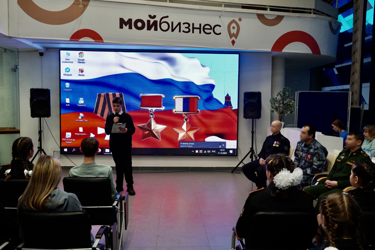 В Мурманске росгвардейцы принимают участие в мероприятиях, посвященных Дню Конституции Российской Федерации