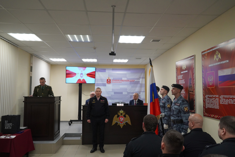 В Мурманске росгвардейцам вручили государственные награды и ключи от новых служебных автомобилей
