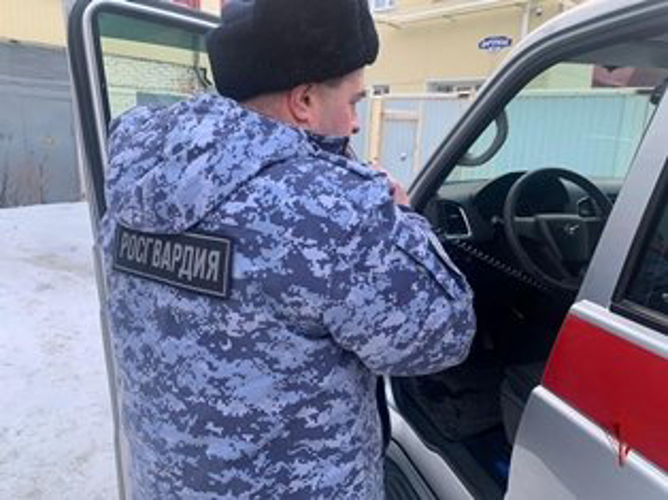 В Никеле росгвардейцы задержали молодого человека, нарушавшего общественный порядок