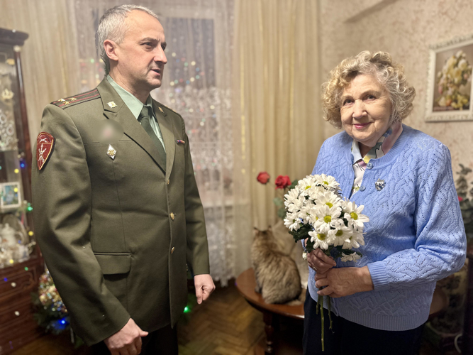Дед Мороз специального назначения навестил детей военнослужащих Росгвардии и Ветеранов Великой Отечественной войны