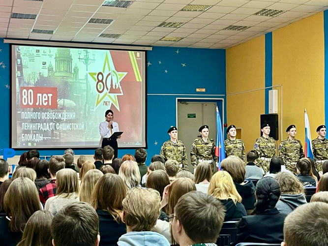 В Мурманске росгвардейцы рассказали студентам подшефных учебных организаций о снятии блокады Ленинграда
