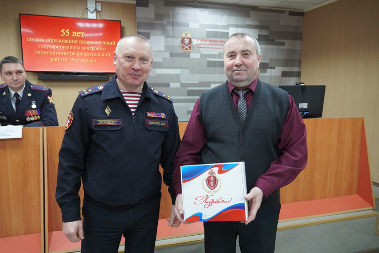 В Мурманске отметили 55-ю годовщину образования подразделений лицензионно-разрешительной работы и государственного контроля Росгвардии
