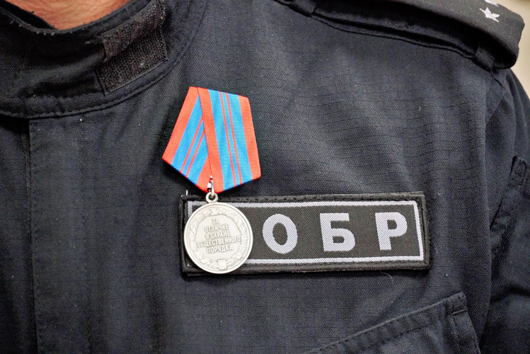 Заместитель командующего Северо-Западным округом Росгвардии вручил государственные награды росгвардейцам – участникам СВО