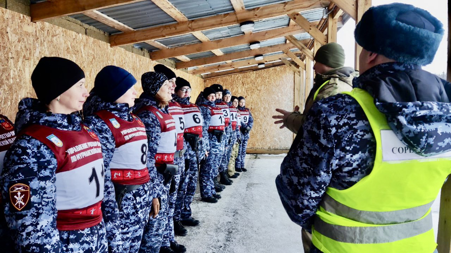 В Управлении Росгвардии по Мурманской области прошли соревнования по стрельбе из боевого ручного оружия среди женщин-военнослужащих