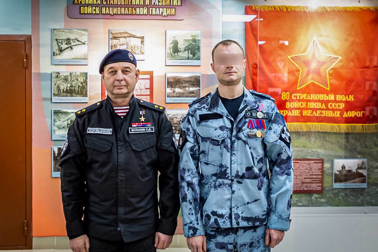 В Мурманске командующий Северо-Западным округом Росгвардии Герой России генерал-лейтенант Сергей Бураков вручил государственные награды росгвардейцам, отличившимся в ходе проведения специальной военной операции