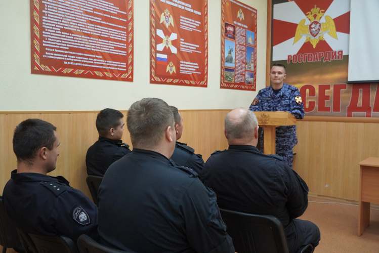  В Мурманске прошло пожарно-тактическое занятие личного состава ОМОН «Медведь» Росгвардии и пожарно-спасательных частей МЧС