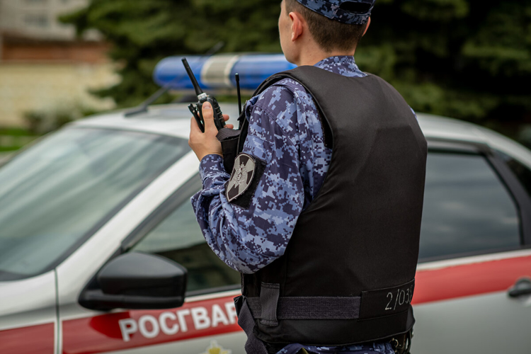 В Мурманске росгвардейцы задержали мужчину, разыскиваемого военной полицией Печенгского гарнизона