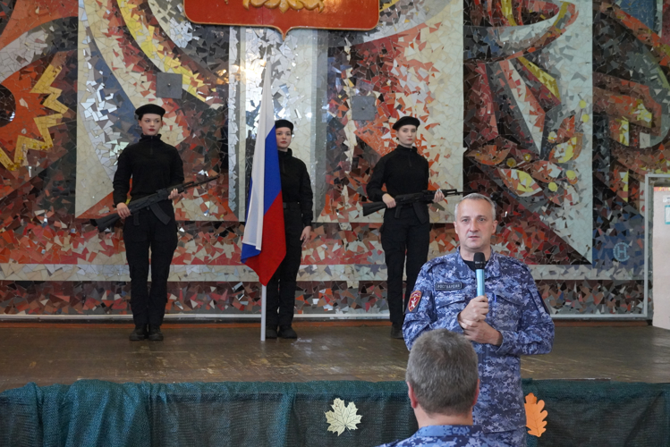 Росгвардейцы поздравили с Днем знаний студентов подшефного техникума