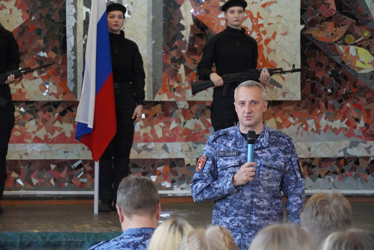 Росгвардейцы поздравили с Днем знаний студентов подшефного техникума