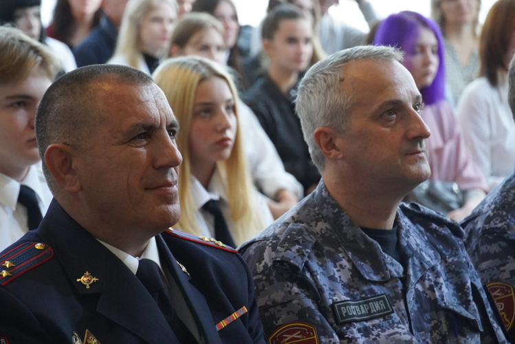 Росгвардейцы поздравили с Днем знаний студентов подшефного техникума