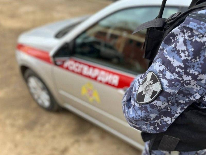 В Североморске росгвардейцы задержали мужчину, устроившего дебош на улице
