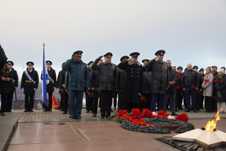 Начальник региональной Росгвардии принял участие в митинге в честь 80-летия разгрома немецко-фашистких войск в Заполярье