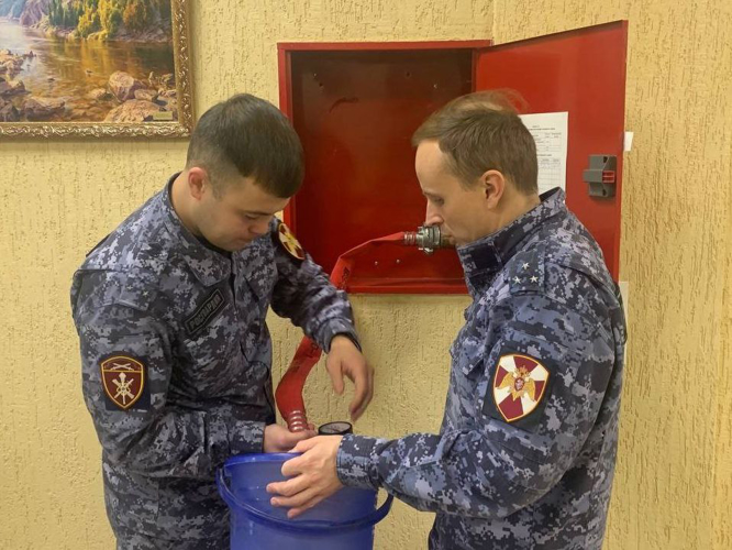 В Управлении Росгвардии по Мурманской области проходит комплекс профилактических мероприятий, направленный на повышение уровня противопожарной безопасности в осенне-зимний период