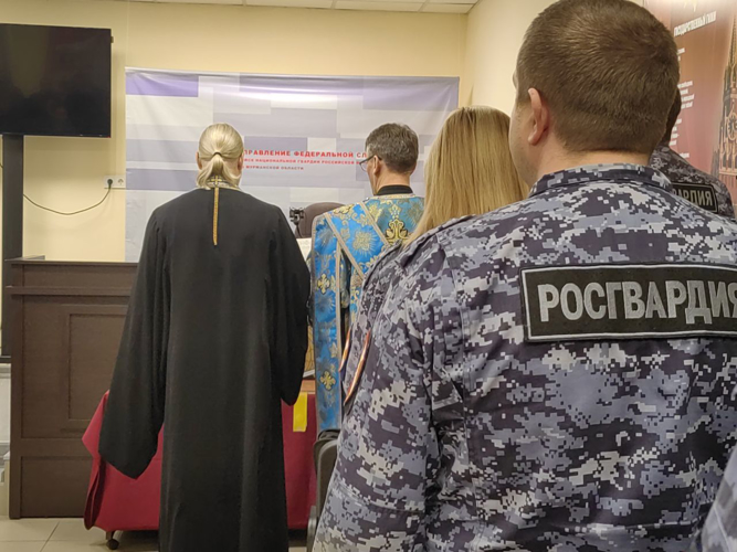 В Управлении Росгвардии по Мурманской области состоялось тематическая встреча, посвященная Дню народного единства, с настоятелем храма Русской Православной церкви 