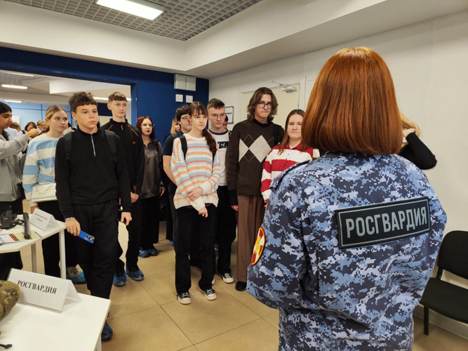 В Мурманске росгвардейцы приняли участие в областном фестивале профессий