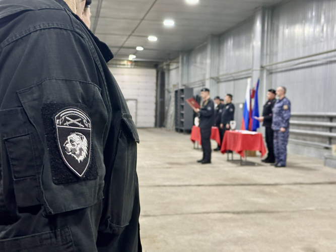 БОЙЦЫ ЗАПОЛЯРНОГО ОМОН «МЕДВЕДЬ» ПРИНЯЛИ ПРИСЯГУ